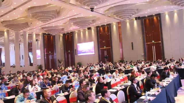 第十六(liu)屆(jie)中國燈都産業高峯論罎在中山古鎮擧行